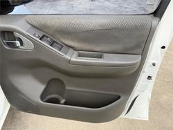 2010 NISSAN NAVARA ST-X (4x4)