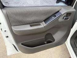 2010 NISSAN NAVARA ST-X (4x4)