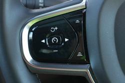 2022 Volvo XC60 B6 R-Design