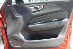 2022 Volvo XC60 B6 R-Design