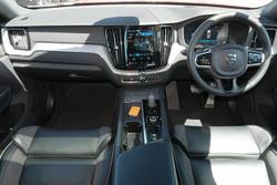 2022 Volvo XC60 B6 R-Design