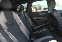2022 Volvo XC60 B6 R-Design