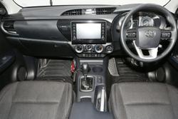 2025 Toyota Hilux SR