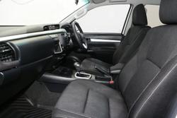 2020 Toyota Hilux SR5