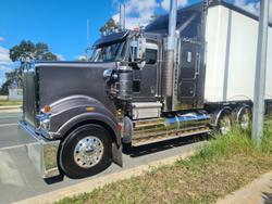 2017 Kenworth T909