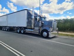 2017 Kenworth T909