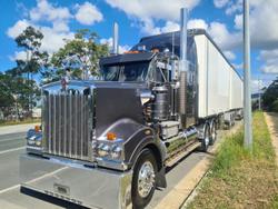 2017 Kenworth T909