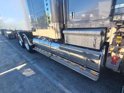 2017 Kenworth T909