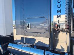 2017 Kenworth T909