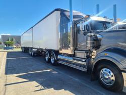 2017 Kenworth T909