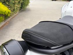 2024 Yamaha XSR700 WHITE/BLAC