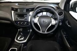 2019 Nissan Navara RX