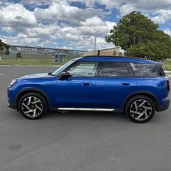 2024 MINI Countryman S Favoured