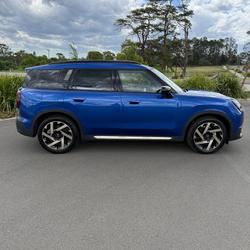 2024 MINI Countryman S Favoured
