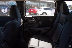 2025 Mitsubishi Outlander ES