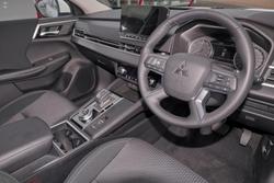 2025 Mitsubishi Outlander LS