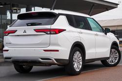 2025 Mitsubishi Outlander LS