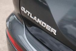 2025 Mitsubishi Outlander ES