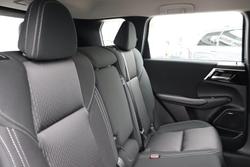 2025 Mitsubishi Outlander ES