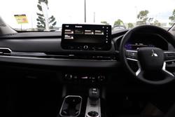 2025 Mitsubishi Outlander ES