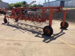 1990 Taege 12 Wheel Rake