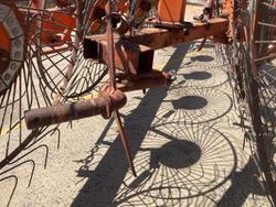 1990 Taege 12 Wheel Rake