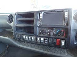 2015 HINO DUTRO 300