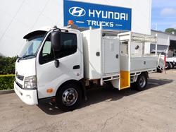 2015 HINO DUTRO 300