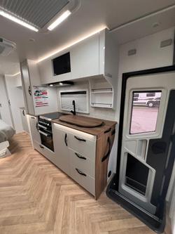 2025 Avan Ovation M11