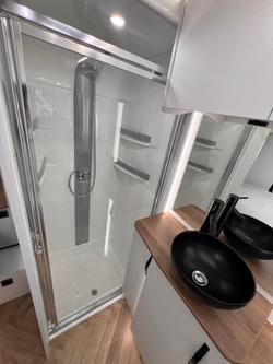 2025 Avan Ovation M11