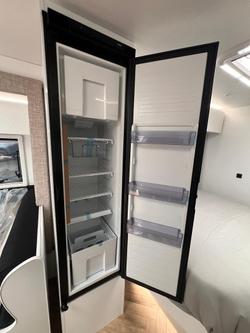 2025 Avan Ovation M11