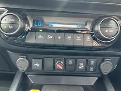 2025 Toyota Hilux SR5 48V