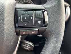 2025 Toyota Hilux SR5 48V