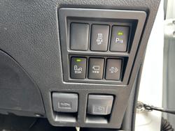 2025 Toyota Hilux SR5 48V GUN126R 4X4 Dual Range Frosted White