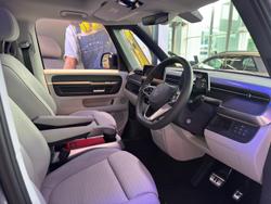 2025 Volkswagen ID. Buzz Pro BEV560