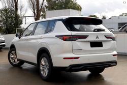 2025 Mitsubishi Outlander ES