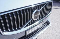 2023 Volvo XC60 Ultimate B5 Bright