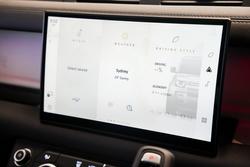 2025 Land Rover Defender 110 D350 X-Dynamic SE