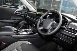 2025 Mitsubishi Outlander LS