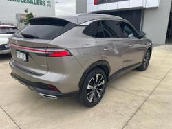 2025 MG HS Essence AS33 MY25 Cashmere Silver