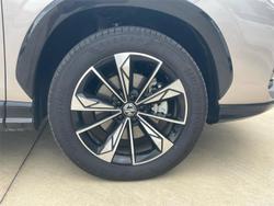 2025 MG HS Essence AS33 MY25 Cashmere Silver