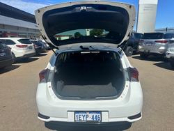 2015 Toyota Corolla COROLLA HATCH 1.8L CVT Ascent 4E67940 001 Glacier White