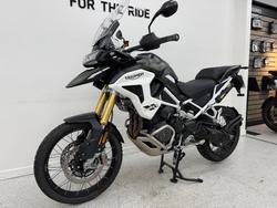 2024 Triumph TIGER 1200 RALLY PRO MATT KHAKI GREEN