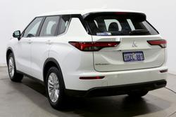 2023 Mitsubishi Outlander ES