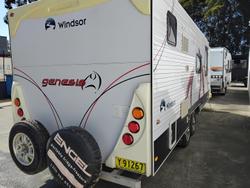 2013 Windsor 19.6Ft Couples Van Island Bed Separate Toilet And Shower