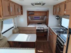 2013 Windsor 19.6Ft Couples Van Island Bed Separate Toilet And Shower