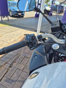 2013 Yamaha FZ6R WHITE