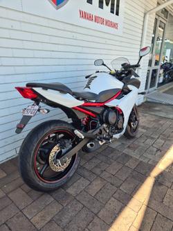 2013 Yamaha FZ6R WHITE