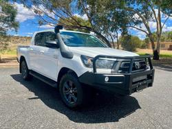 2023 Toyota Hilux SR