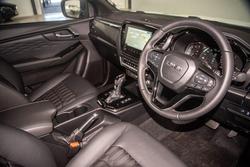 2025 Isuzu D-MAX BLADE